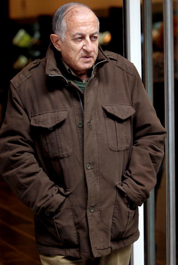 El autor se ha caracterizado por se una persona reservada, m�s de palabras escritas que habladas