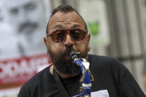 Con msica, defienden arte ambulante en Buenos Aires Bajo el lema