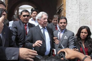 Vargas Llosa guarda su tesoro literario en Arequipa A partir del prximo mes de junio los libros, que actualmente estn siendo registrados, se prestarn