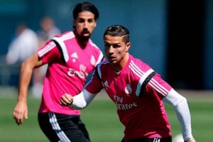 Cristiano Ronaldo y Sama Khedira durante el entrenamiento de este mi�rcoles