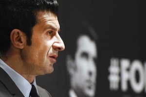 Figo, Bal�n del Oro en el 2000, espera ganar las elecciones a la FIFA. 
