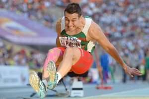 Luis Rivera, saltador mexicano, en una de sus competiciones durante el 2014