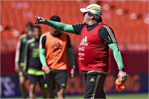 Intentan extorsionar al 'Piojo' Herrera El Tri del 'Piojo' jug en Los ngeles, California, un amistoso contra su similar de Ecuador.