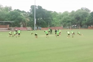 Miguel Herrera y sus pupilos en las instalaciones de Universidad de la Trinidad 
