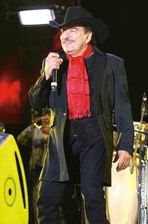 Vicente Fern�ndez pide a fans que oren por su amigo Joan Sebastian