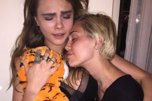 Cara y Miley, en pleno duelo