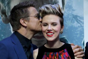 Vengadores se disculpan por broma sobre Viuda Negra Renner dijo que el personaje de Scarlett era una zorra