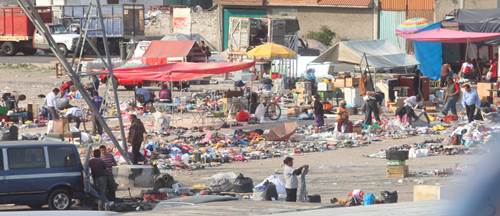 Tianguis en Iztapalapa, caos e ilegalidad El Salado se ubica entre los lmites de Iztapalapa y el Estado de Mxico, se pone los mircoles y lo