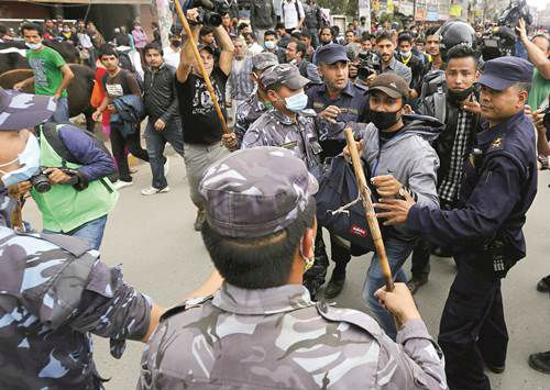 Nepaleses exigen ayuda al gobierno