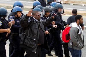 Un contingente policial busc sin xito cercar a los manifestantes, que se dispersaron a una zona re