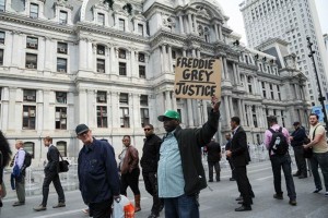 Los manifestantes tuvieron un conato de enfrentamiento con los agentes del orden