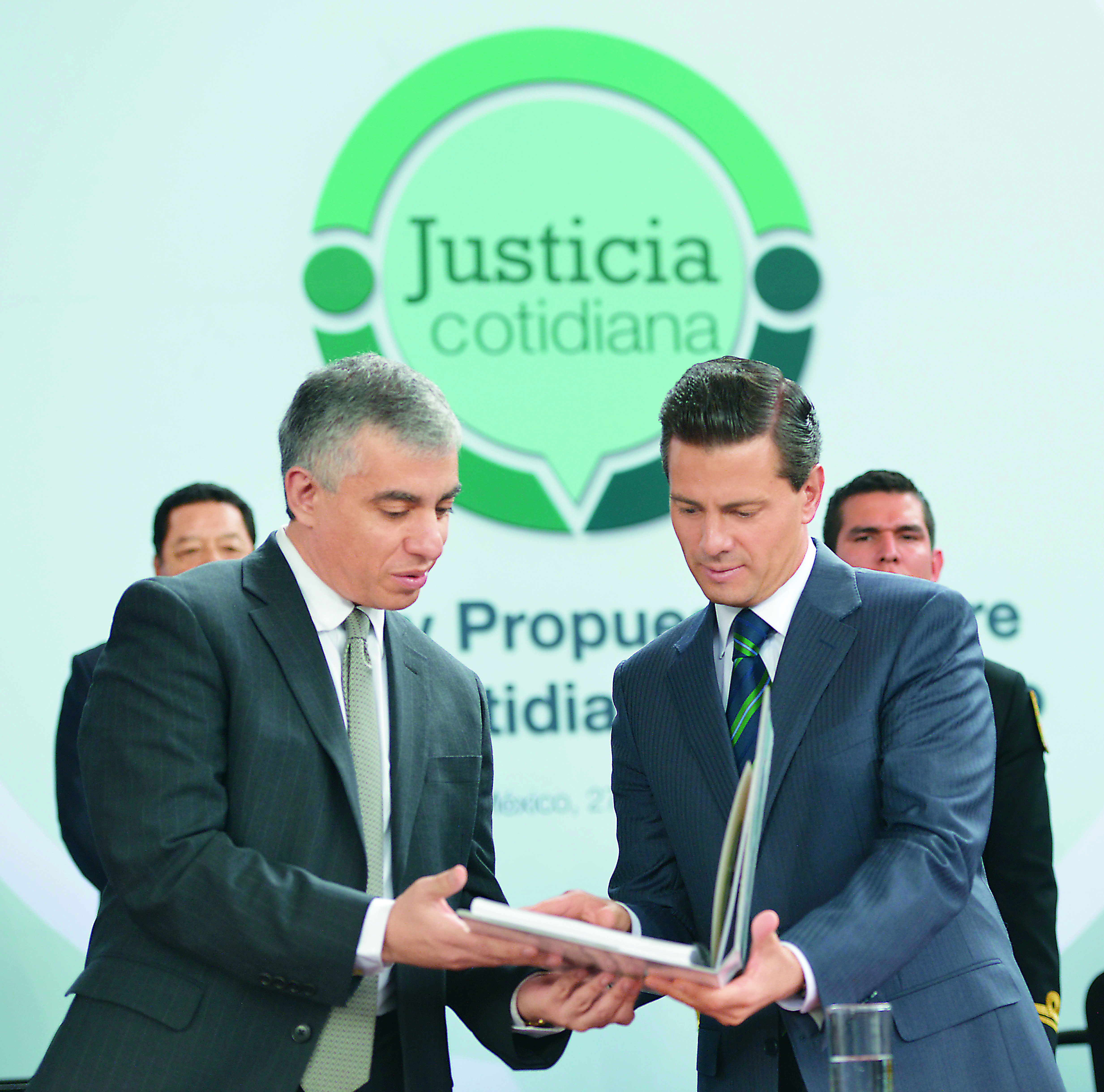 Ofrece EPN agilizar la justicia cotidiana