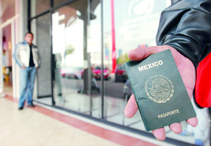 Cuestionan a ganador de pasaporte seguro Cuestionan a ganador de pasaporte seguro