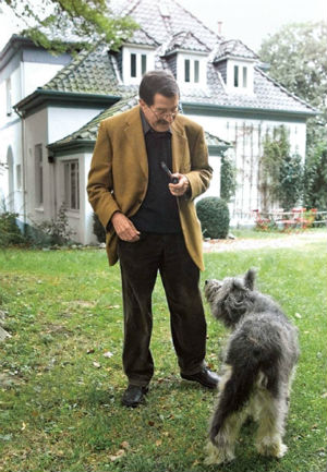 Lamentan muerte del renovador de la lengua Escritores, lectores y amigos evocaron ayer la trayectoria del autor, a quien se ve en la imagen jun