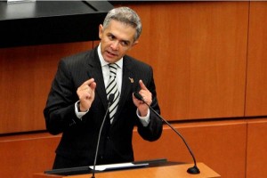 No apoyo candidatos ni partidos, revira Mancera