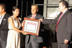 Flavia Adriana Ventura recibi el Premio al Bando Alarconiano 2015 de manos del gobernador Rogelio 