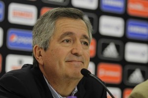 <b>Barra Brava</B> Michel y Araujo, fuera de Chivas por amistad con Fuentes Vergara decidi que ambos jugadores se irn de la institucin