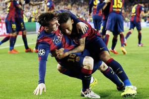 Cada da aprendo muchsimo de Messi: Neymar Messi abraza y felicita a Neymar por su anotacin ante el Bayern