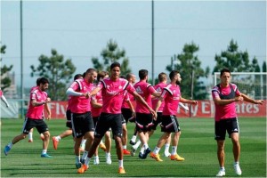 Con el regreso de Benzema al once merengue, el mexicano Javier Hern�ndez podr�a regresar al banco de