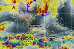 El sistema frontal 53, que se localiza al norte de Chihuahua, asociado a un canal de baja presi�n, t