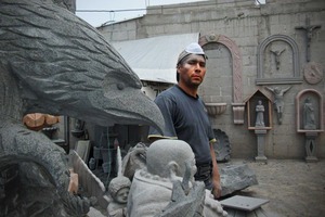 Alma de roca: Dureza volcnica cede ante manos de artistas