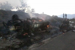 Suman cinco muertos por volcadura en Veracruz Los fallecidos -dos adultos, dos nios y un beb- viajaban en el triler que volc y luego se incend