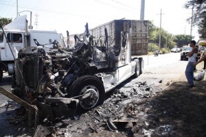 Reportan incendio de vehculos en Jalisco Reportan varios heridos