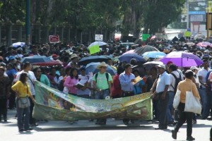 La marcha inici� en la carretera federal 190, frente a las instalaciones del Instituto Estatal de Ed