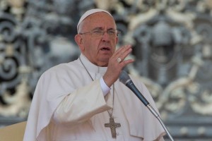 Expres� su cercan�a con la poblaci�n de Acu�a y alent� a las instituciones civiles y eclesi�sticas, 