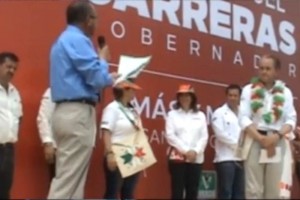 El acto fue difundido en un video, donde se aprecia a Azael Regalado comparando al aspirante con Nel