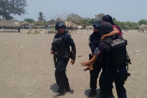 Durante los patrullajes, los polic�as federales observaron a una mujer y un hombre que eran arrastra