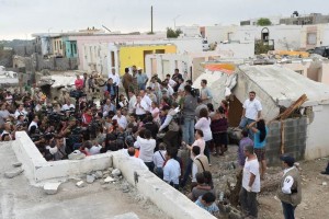 Autoridades mantienen apoyo a la poblaci�n de Acu�a tras el impacto de un tornado