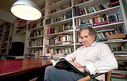 El escritor argentino que radica en Buenos Aires se mantiene lejos de los actos p�blicos; aqu� en un