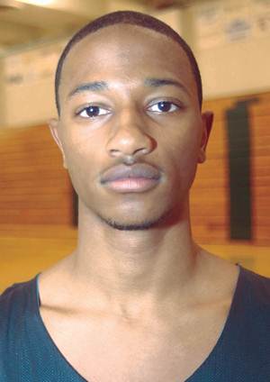 Atacante en Texas advirti sobre atentado en Twitter No est claro por qu Simpson (foto) y su compaero de cuarto Nadir Soofi no fueron contenidos. Un g