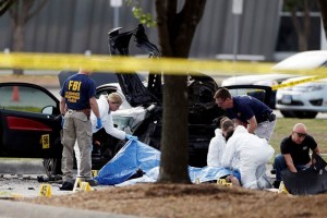 Ataque a exposicin de Mahoma podra ser acto terrorista Fuentes del FBI identificaron a uno de los atacantes como Elton Simpson, un residente de Phoenix, Ar