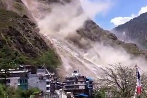 <b>Video:</b> Captan deslave en Nepal tras terremoto Hasta el momento el terremoto ha dejado al menos 57 muertos y mil 129 heridos