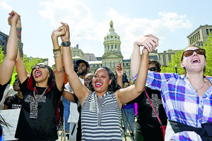 Levantan toque de queda en Baltimore