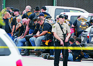 Mueren 9 en tiroteo entre motociclistas Mueren 9 en tiroteo entre motociclistas