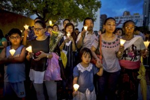 Decenas de nepaleses se congregan en el parque Maitighar Mandala de Katmand� para recitar una oraci�