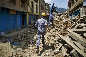 Nepal: 42 muertos y mil 117 heridos deja nuevo terremoto El terremoto causo adems deslaves y el colapso de ms edificios