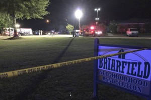 Suman 4 detenidos por muerte de 2 policas en Mississippi El incidente se desencaden el sbado por la noche despus de que los agentes Benjamin Deen, de 34 a