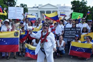 Los venezolanos marcharon frente a la Casa Blanca para mostrar su solidaridad con la huelga de hambr