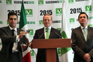 El vocero del PVEM, Carlos Puente (2d) sostuvo que quienes acusan al partido lo quieren descalificar
