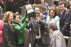 En la �ltima sesi�n de la C�mara de Diputados las legisladoras de Nueva Alianza, entre ellas Cristin