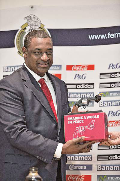 EU detecta sobornos para Copa Amrica Jeffrey Webb es sealado como artfice del fraude