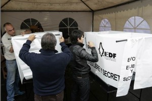 Minutos despu�s de las 08:00 horas, los consejeros electorales aprobaron la sesi�n donde tambi�n se 