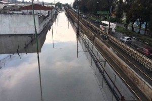Lluvia anega vialidades de la zona Oriente Por las precipitaciones, las vas del Metro Santa Martha de la Lnea A, que se encuentra en obras, s