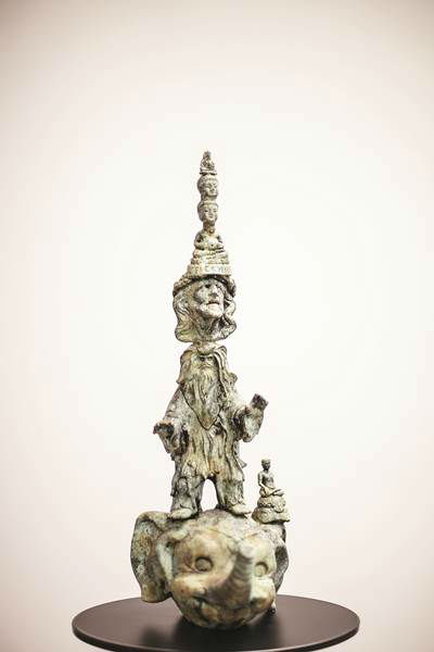 Dr. Lakra juega con los significados de la escultura Dr. Lakra juega con los significados de la escultura