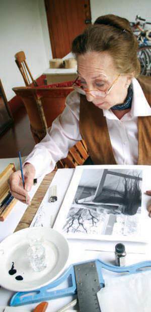 Amigos hacen el retrato de Paulina