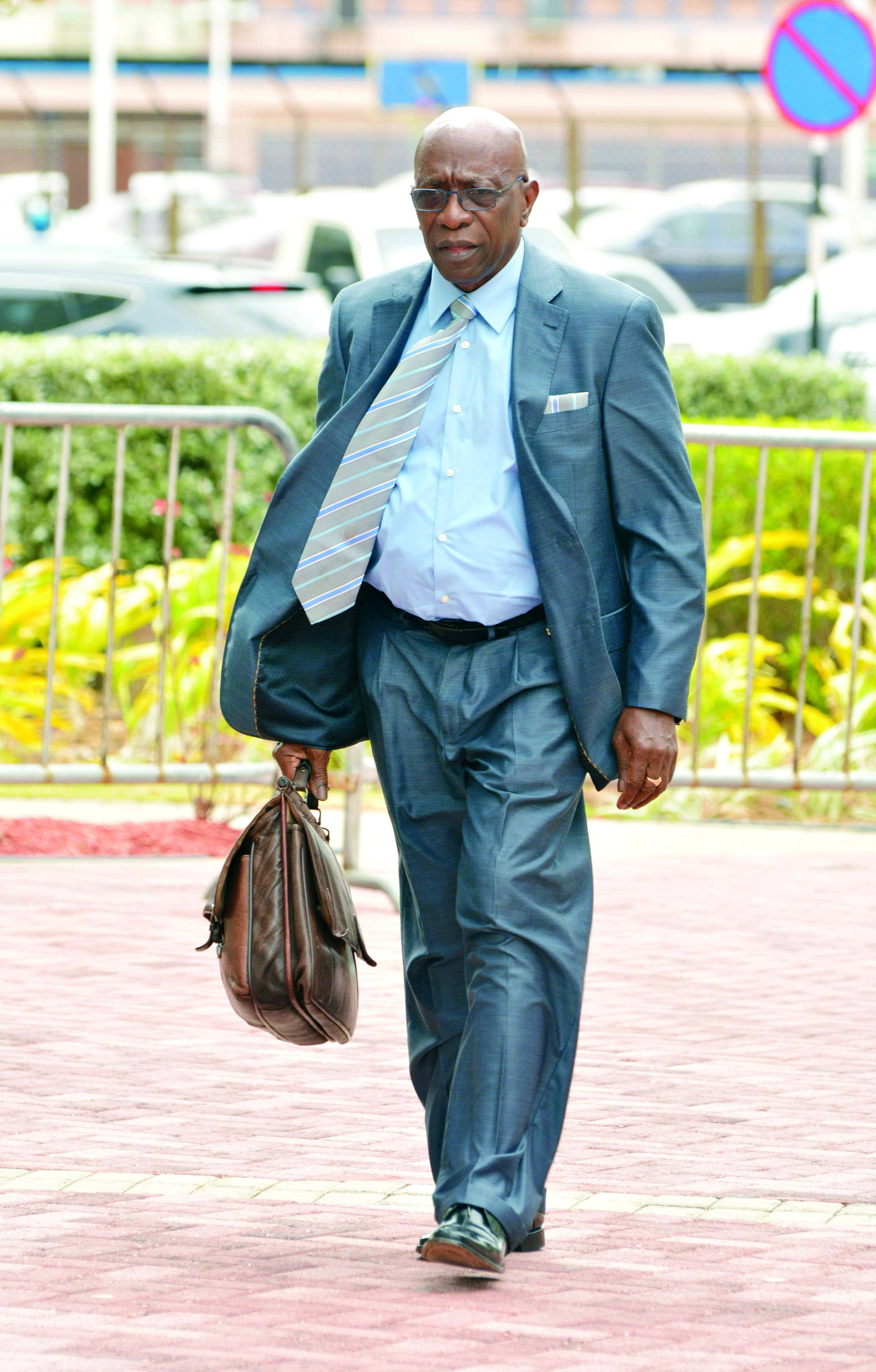 Warner defraud a FIFA con 26 mdd Warner defraud a FIFA con 26 mdd